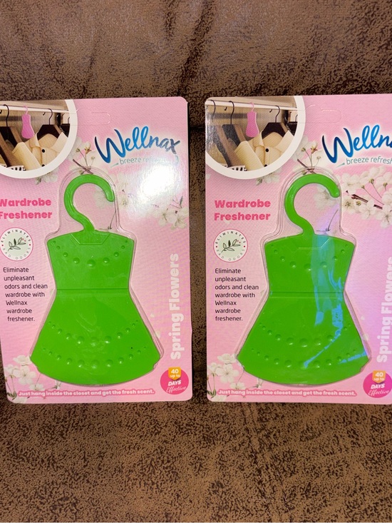 Wellnax Other - Wellnax Spring Flowers Wardrobe Freshener - Green (Set of 2)